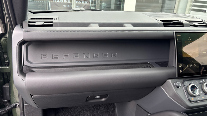Land Rover Defender 3.0 D250 X-Dynamic HSE 90 3dr Auto Diesel Estate - Image 25